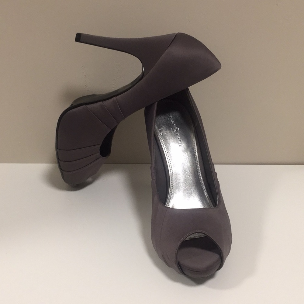 🔘 Gray Heels! 🔘